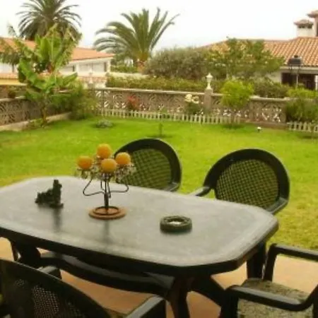 104851 - House In *